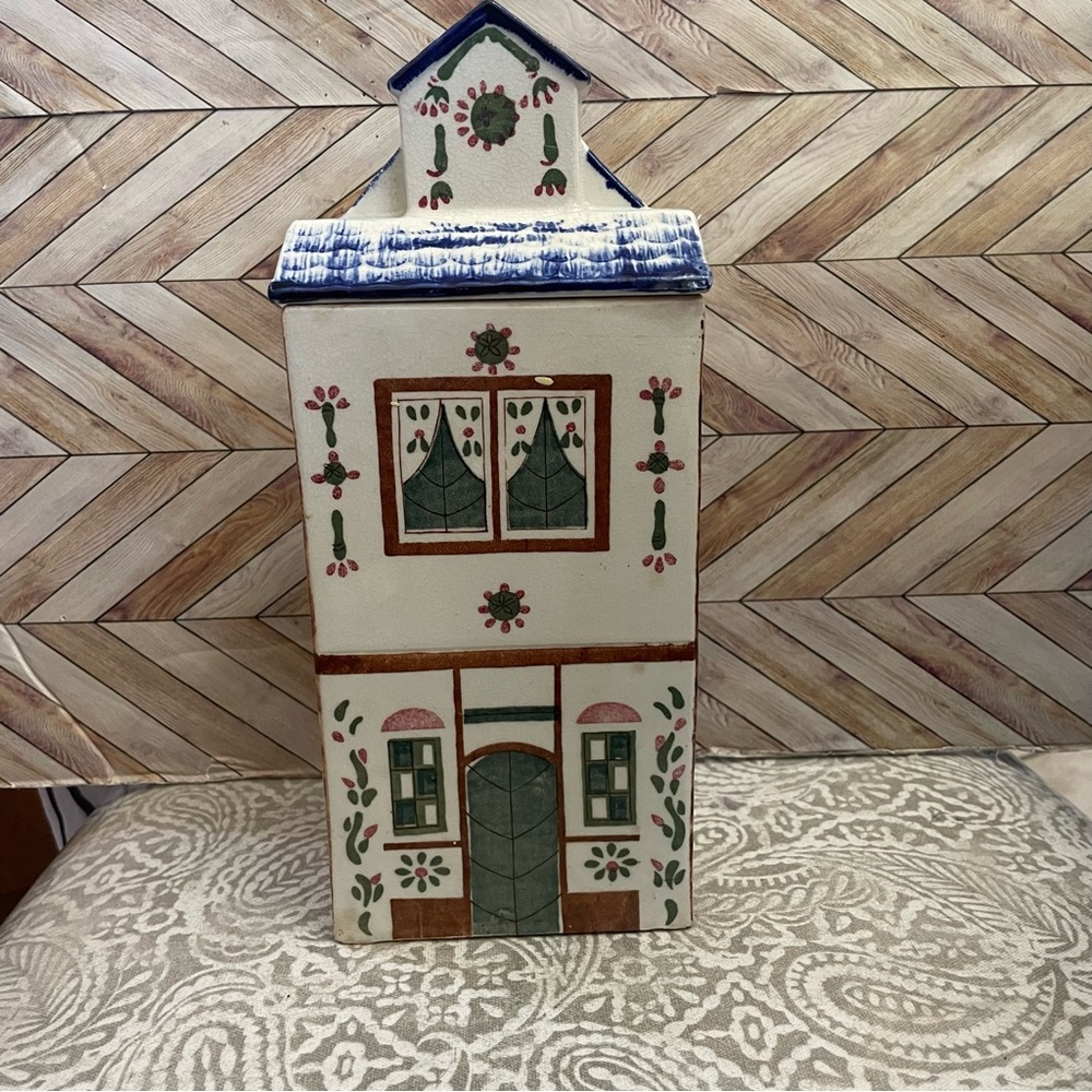 VINTAGE House shaped canister, hand painted ceramic cookie jar/tea holder. Japan